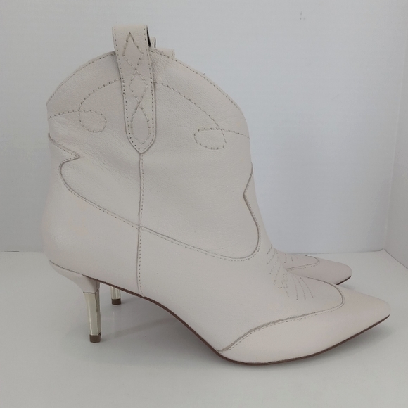 JESSICA SIMPSON Nelda Cream/Off White Leather Western Style Ankle Boot Size 9M - Picture 1 of 14